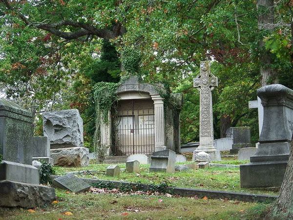Fun things to do in Asheville NC : Riverside Cemetery in Asheville2